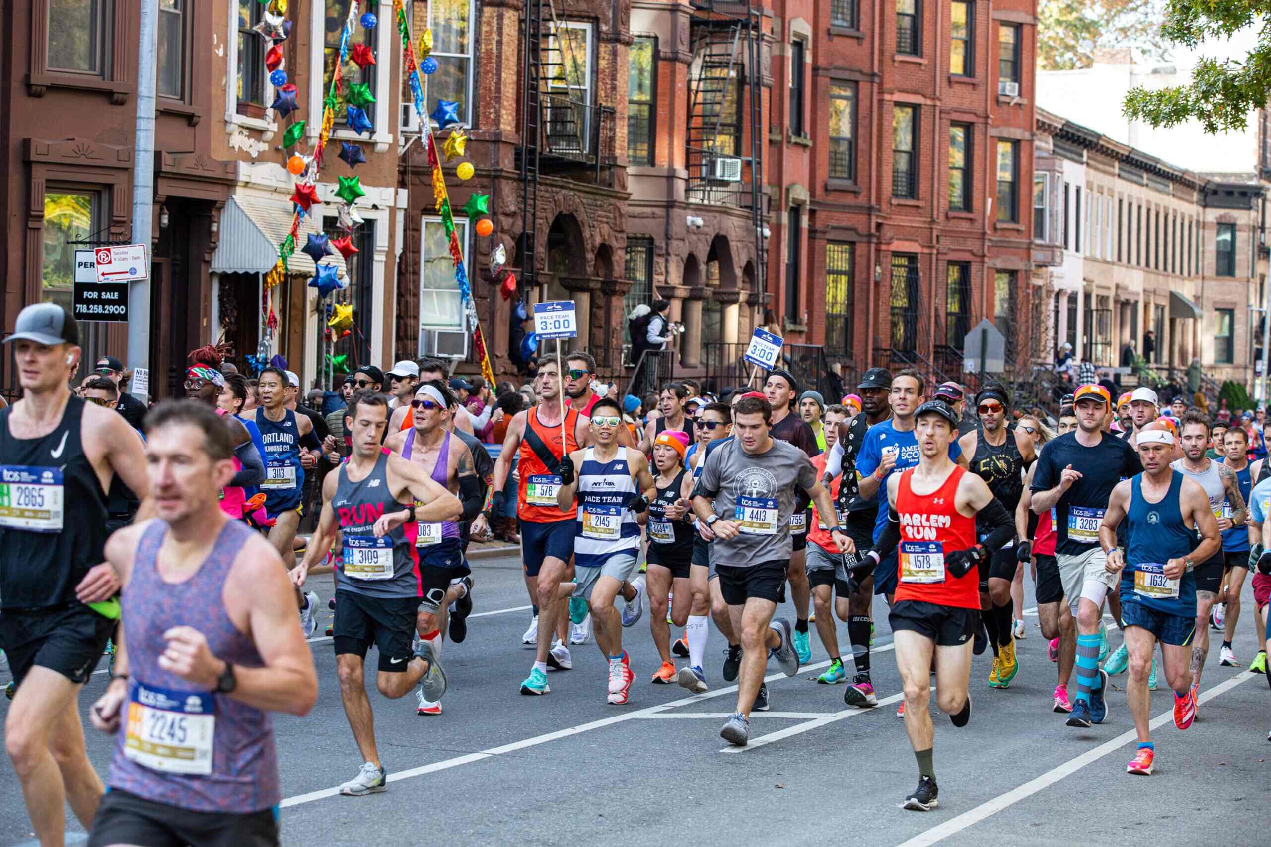 NEW YORK, NY – NOVEMBER 7: The 2021 TCS New York City Marathon is held on November 7, 2021. The course goes through all five boroughs of New York City, starting in Staten Island and ending in Central Park.  This year marks the 50th running of the marathon. The course on Lafayette Avenue in Brooklyn. (Photo by Lou Bopp for NYRR)